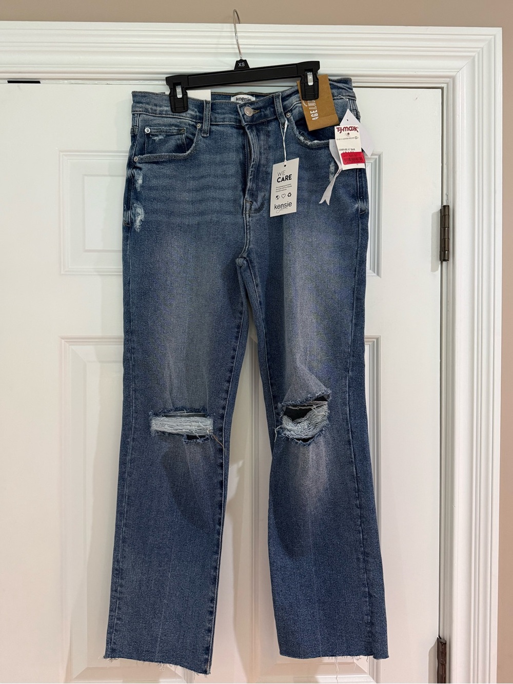 Kensie Women's Distressed Straight-Leg Jeans - Medium Blue